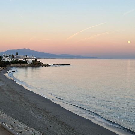 Beachfront, Top Floor Corner 2-Bed, Estepona Paseo Daire Dış mekan fotoğraf